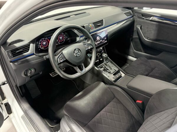 <span class="make">Skoda</span><br/> SuperbCombi Sportline CAM-SHZ-PANO-NAVI-SOUNDSYS – Bild 8