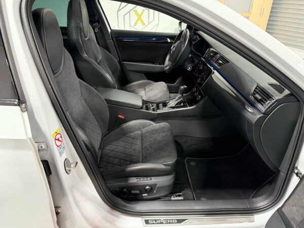 <span class="make">Skoda</span><br/> SuperbCombi Sportline CAM-SHZ-PANO-NAVI-SOUNDSYS – Bild 11