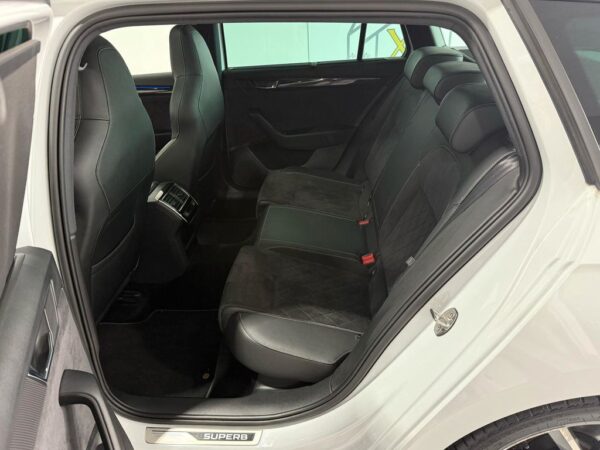 <span class="make">Skoda</span><br/> SuperbCombi Sportline CAM-SHZ-PANO-NAVI-SOUNDSYS – Bild 19