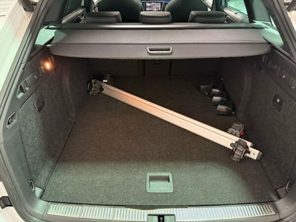 <span class="make">Skoda</span><br/> SuperbCombi Sportline CAM-SHZ-PANO-NAVI-SOUNDSYS – Bild 22