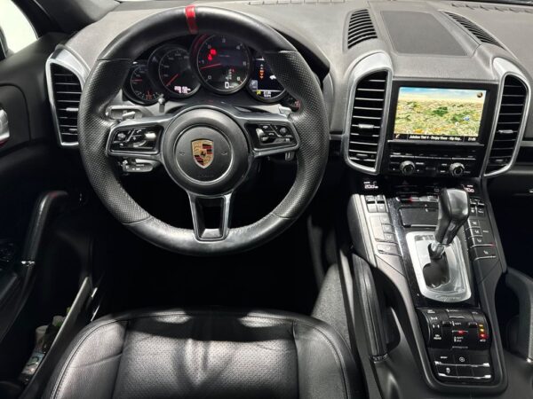 <span class="make">Porsche</span><br/> Cayenne NAVI-PANO-CAM-SHZ – Bild 9