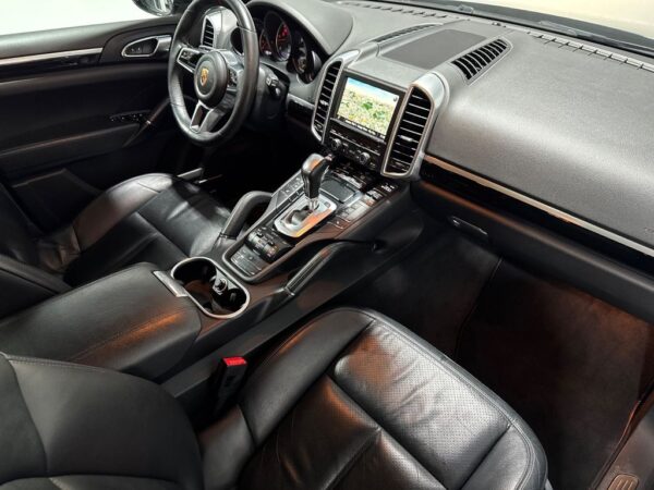 <span class="make">Porsche</span><br/> Cayenne NAVI-PANO-CAM-SHZ – Bild 11