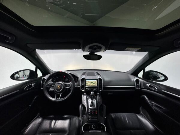 <span class="make">Porsche</span><br/> Cayenne NAVI-PANO-CAM-SHZ – Bild 12