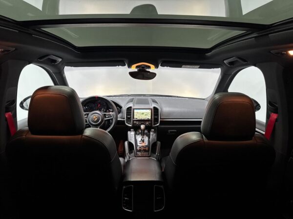 <span class="make">Porsche</span><br/> Cayenne NAVI-PANO-CAM-SHZ – Bild 13