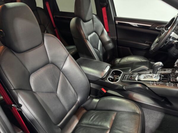 <span class="make">Porsche</span><br/> Cayenne NAVI-PANO-CAM-SHZ – Bild 14