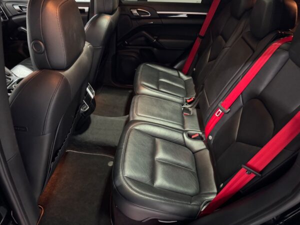 <span class="make">Porsche</span><br/> Cayenne NAVI-PANO-CAM-SHZ – Bild 16