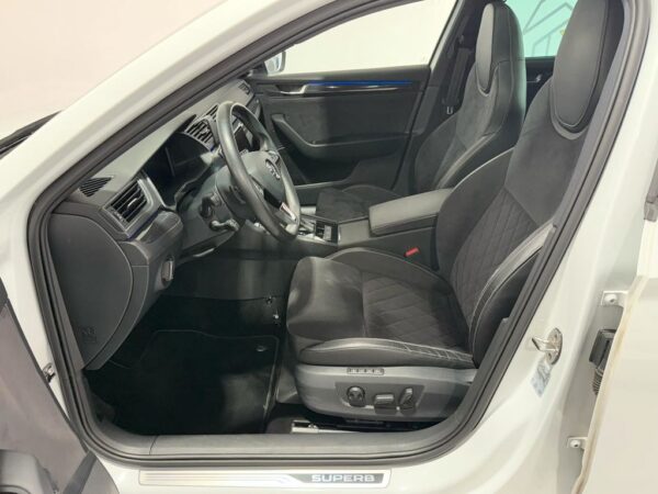 Skoda SuperbCombi Sportline CAM-SHZ-PANO-NAVI-SOUNDSYS – Bild 18