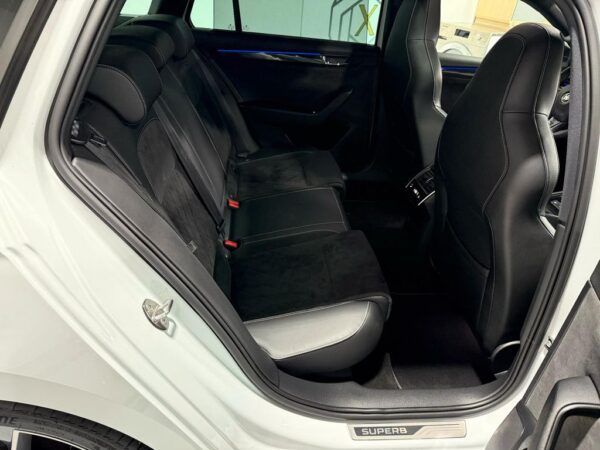 Skoda SuperbCombi Sportline CAM-SHZ-PANO-NAVI-SOUNDSYS – Bild 23