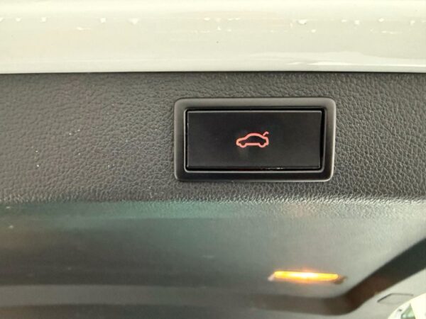 Skoda SuperbCombi Sportline CAM-SHZ-PANO-NAVI-SOUNDSYS – Bild 26